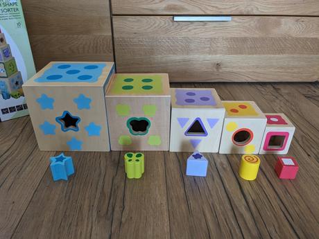 Drevená veža s vkladačkami jouéco,