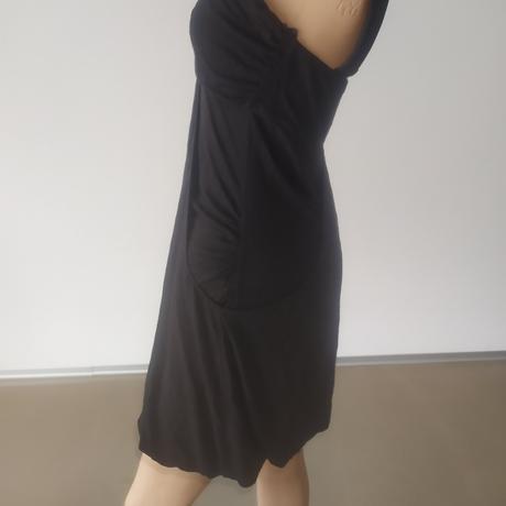 C 39 saty cierne vhodne aj pre tehulky, s