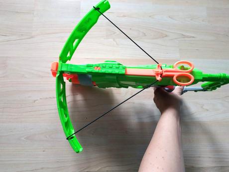 Nerf zombie strike outbreaker bow,