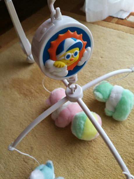 Kolotoč nad postieľku,