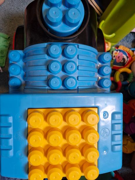 Uluzny box na stavebnicu lokomotíva tomas, 