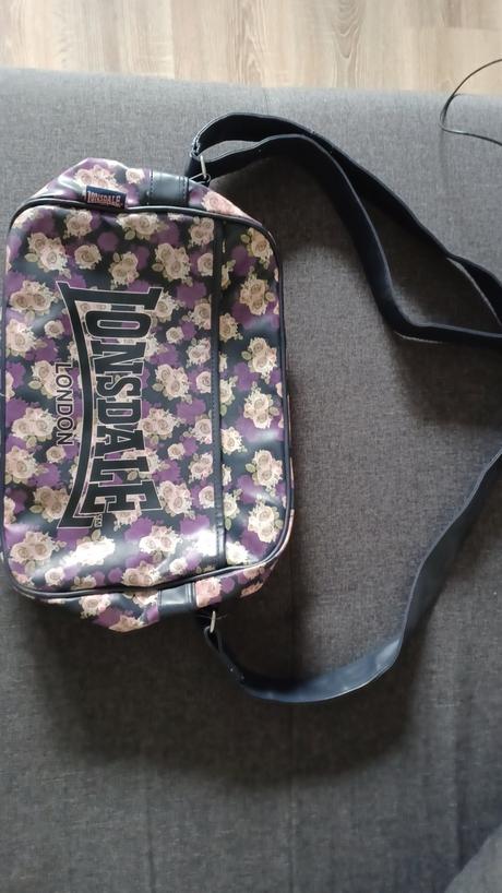 Kabelka sportova, lonsdale