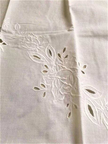 Starý batistový obrus, 