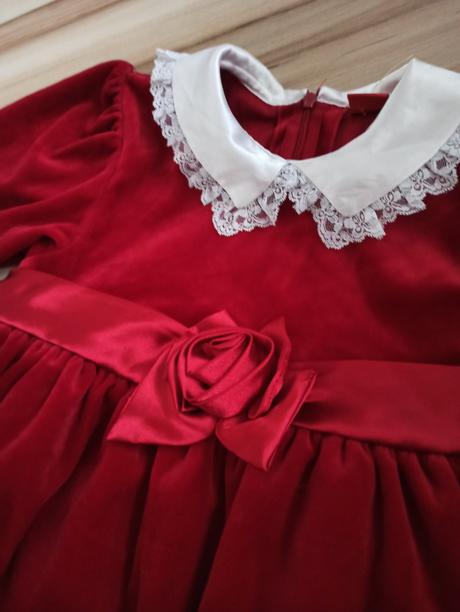 Zamatové šaty, 110