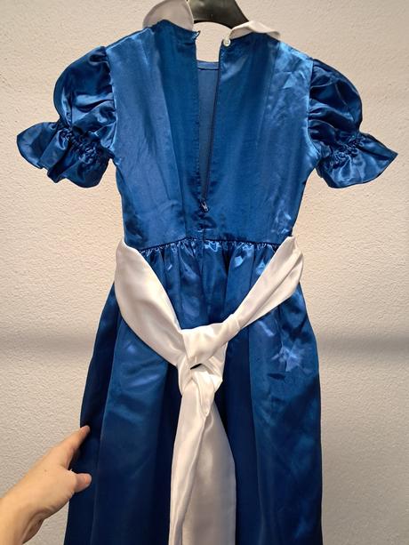 Šaty alica v krajine zázrakov,