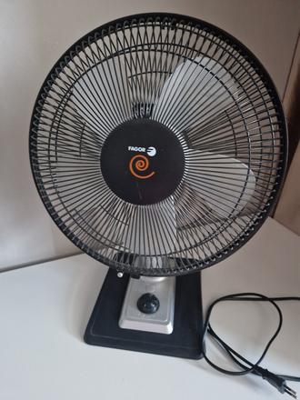 Stolný ventilátor  50 hz/ 45 w / výška 50cm, fagor