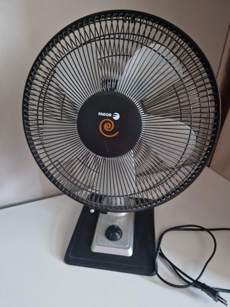 Stolný ventilátor 50 hz/ 45 w / výška 50cm, fagor