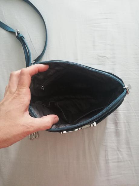 Vysivana kabelka vuch, 