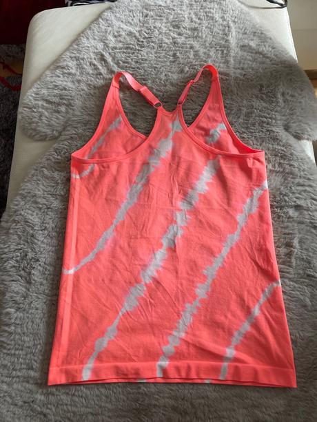 Krasne vyrazne melirovane tielko, s