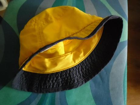 Klobúčiky na leto s motýlikom, pásikavý, 9 ks, rada,74