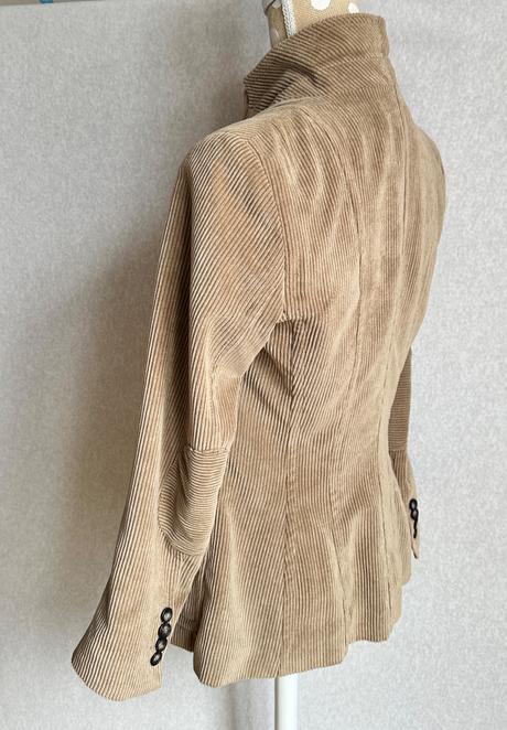 Značkové menšestrákové sako, 38