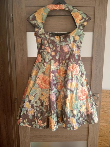 Spoločenské šaty, 42