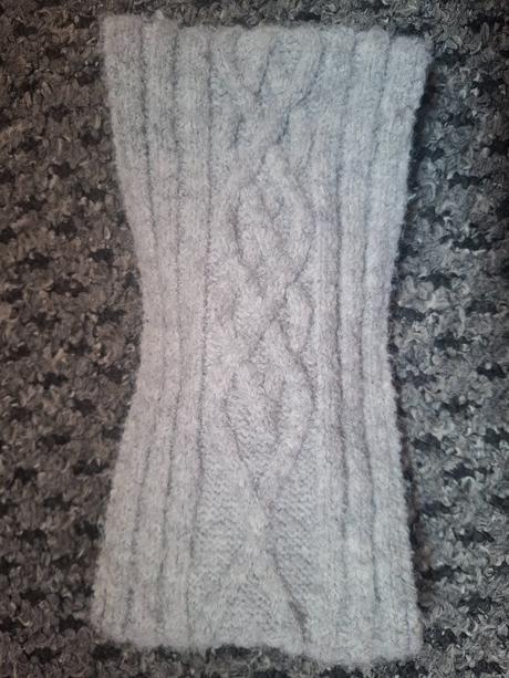 Dámska pletená čelenka s perličkami, takko