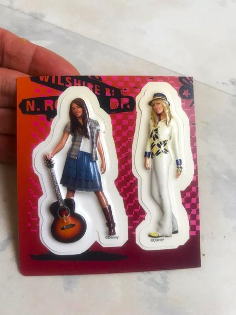 Zápisníky a nálepky hannah montana,