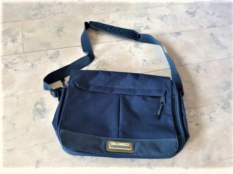 Priestranná taška na plece, 