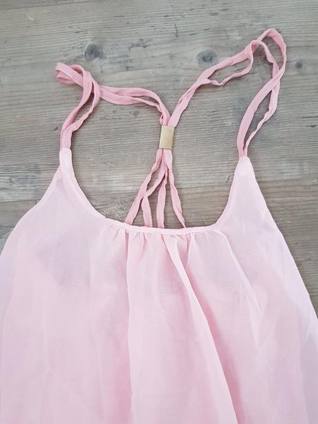 Bledo ruzove saty, s