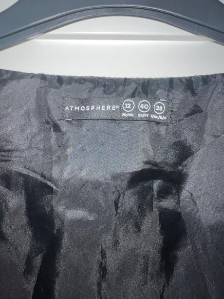 Šaty 38, atmosphere,38