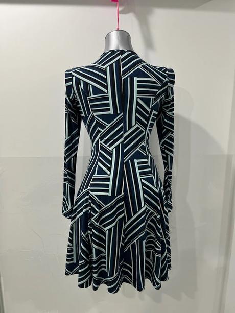 Saty s vystrihom na zips, xs