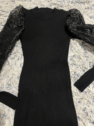 Svetrové saty s priesvitnými rukávkmi puff, s