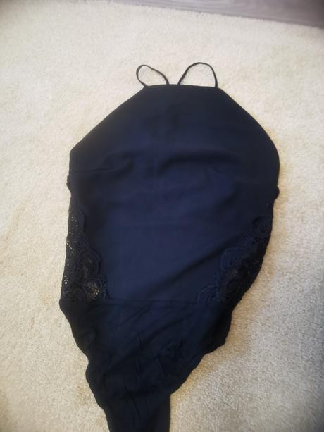 Body s čipkou na chrbte, s