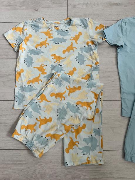 Pyžamá cena spolu, sinsay,140