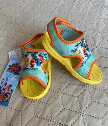 Lahke nove sandale aj do vody c.24, 24