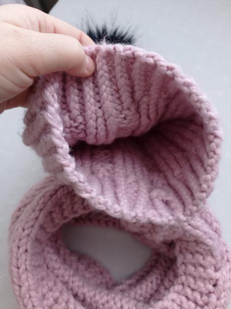 Čiapka a nákrčník, 104