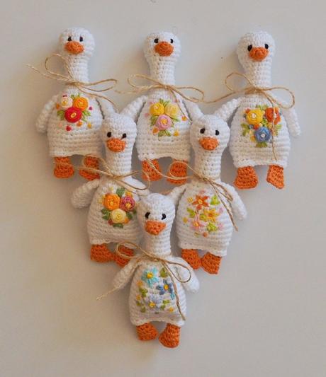 Húska s vyšívanými kvietkami, 