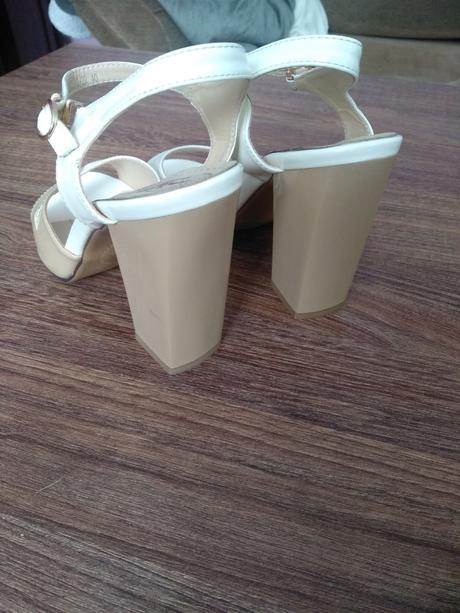 Nove sandale, 40