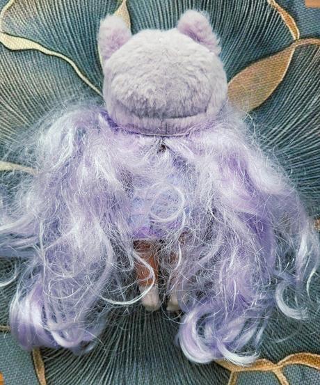 Bábika na na na surprise lavender kitty, 