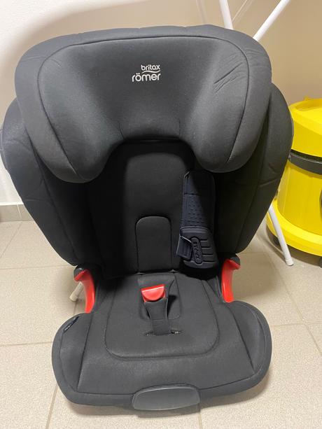 Sedačka do auta, britax