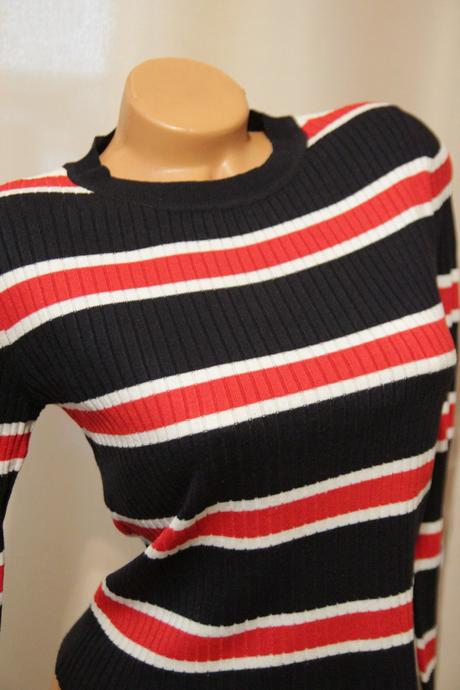 Čierno červený pásikavý sveter, s/m, s