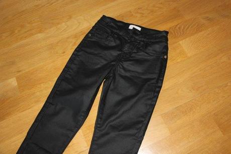 Koženkové nohavice, 122