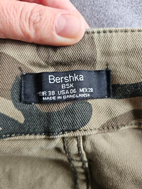Maskačove rifle s vysokym pasom, bershka,38