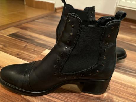 Kotnikove čižmy, 37