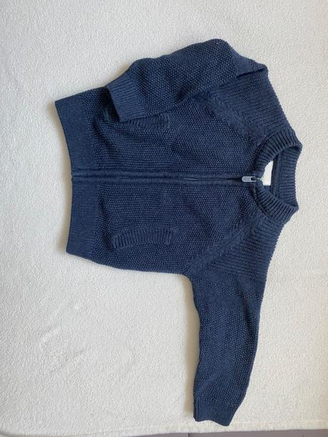 Krasny svetrik, reserved,86