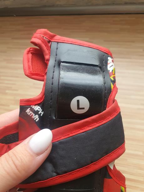 Chranice na kolieskove korcule/skateboard, tempish