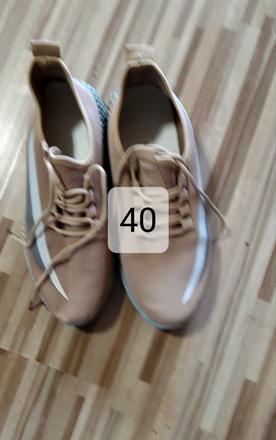 Odlahcene  tenisky 40, 40