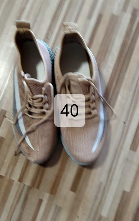 Odlahcene  tenisky 40, 40