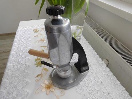 Art deco maďarský ftm unipress chrómový,, 