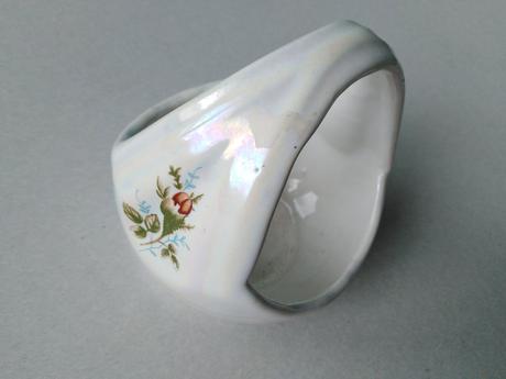 Porcelánový košíček, 
