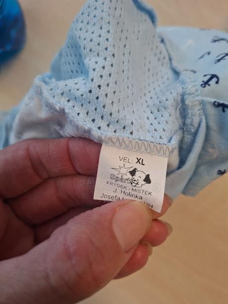 Modrá čiapka na zaviazanie, 98