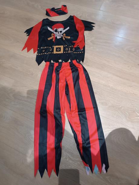 Pirát karnevalový kostým,
