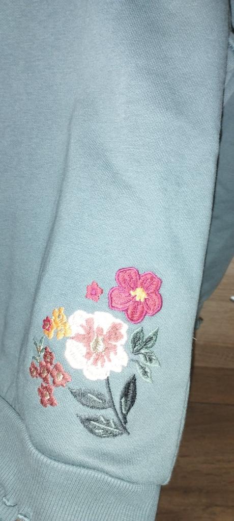 Nádherná mikina, c&a,122