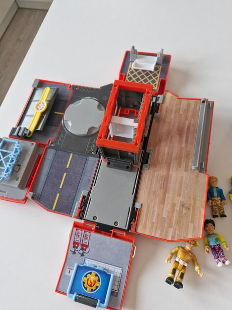 Auto požiarnik sam + figúrky,