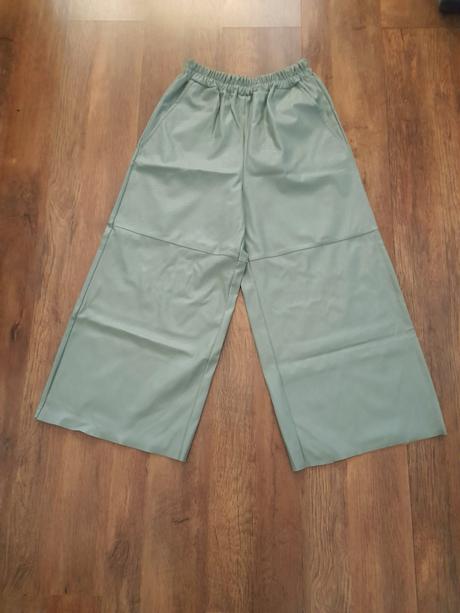 Široké  koženkove nohavice, m