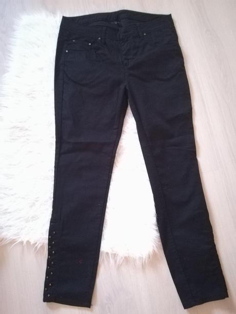 Čierne nohavice, 44