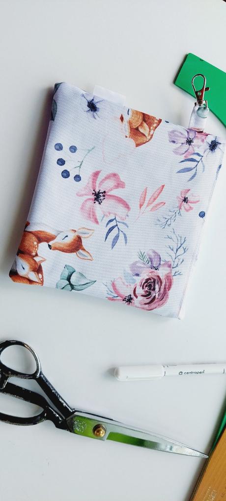 Taštička srnky futrovaná s karabínkou, 