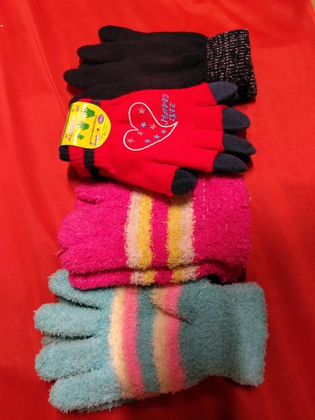 Rukavice a pančuchy, 122–134