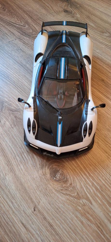 Auto pagani na ovládanie,